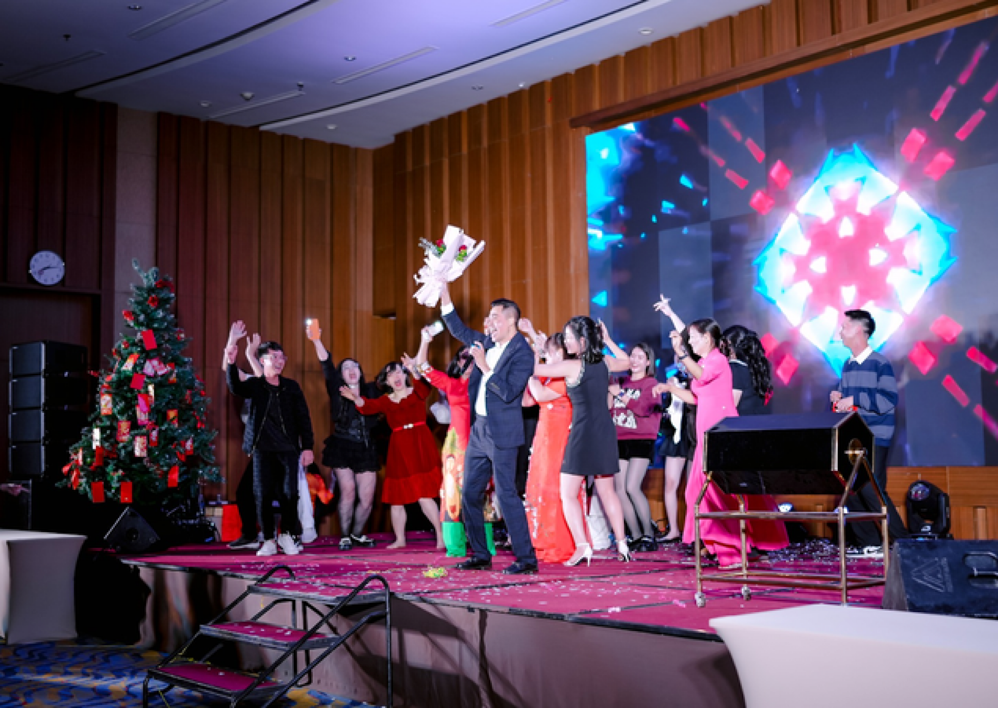 chu-de-tiec-tat-nien