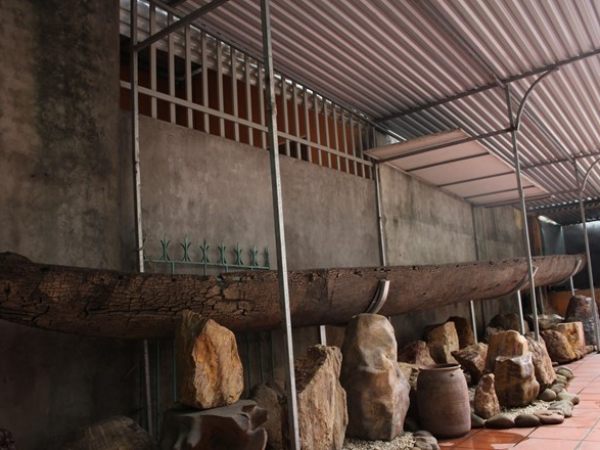 Con thuyền độc mộc cổ và lớn nhất thế giới tại Hạ Long