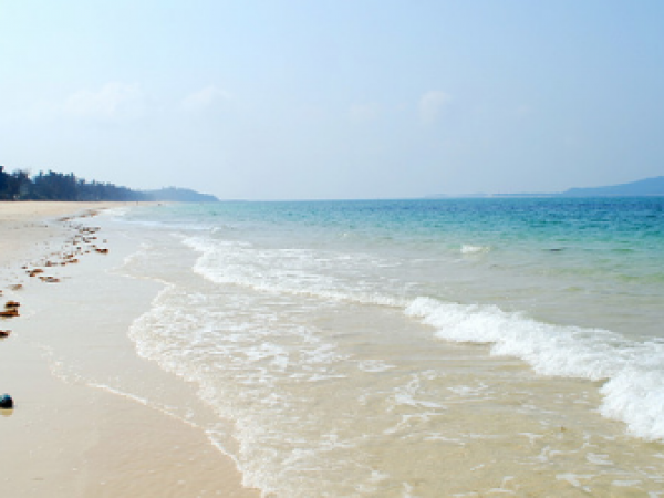 Bãi biển Hồng Vàn - Cô Tô