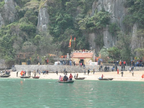 Nét đặc trưng lễ hội đền bà Men Quảng Ninh