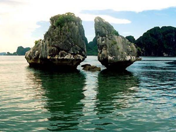 Tìm hiểu hòn Trống Mái - biểu tượng của du lịch Hạ Long