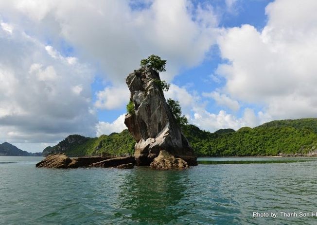 Những hòn đảo với “hình hài” kỳ lạ trên vịnh Hạ Long