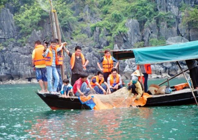 Những thú vị khi trải nghiệm một ngày làm dân chài trên vịnh Hạ Long