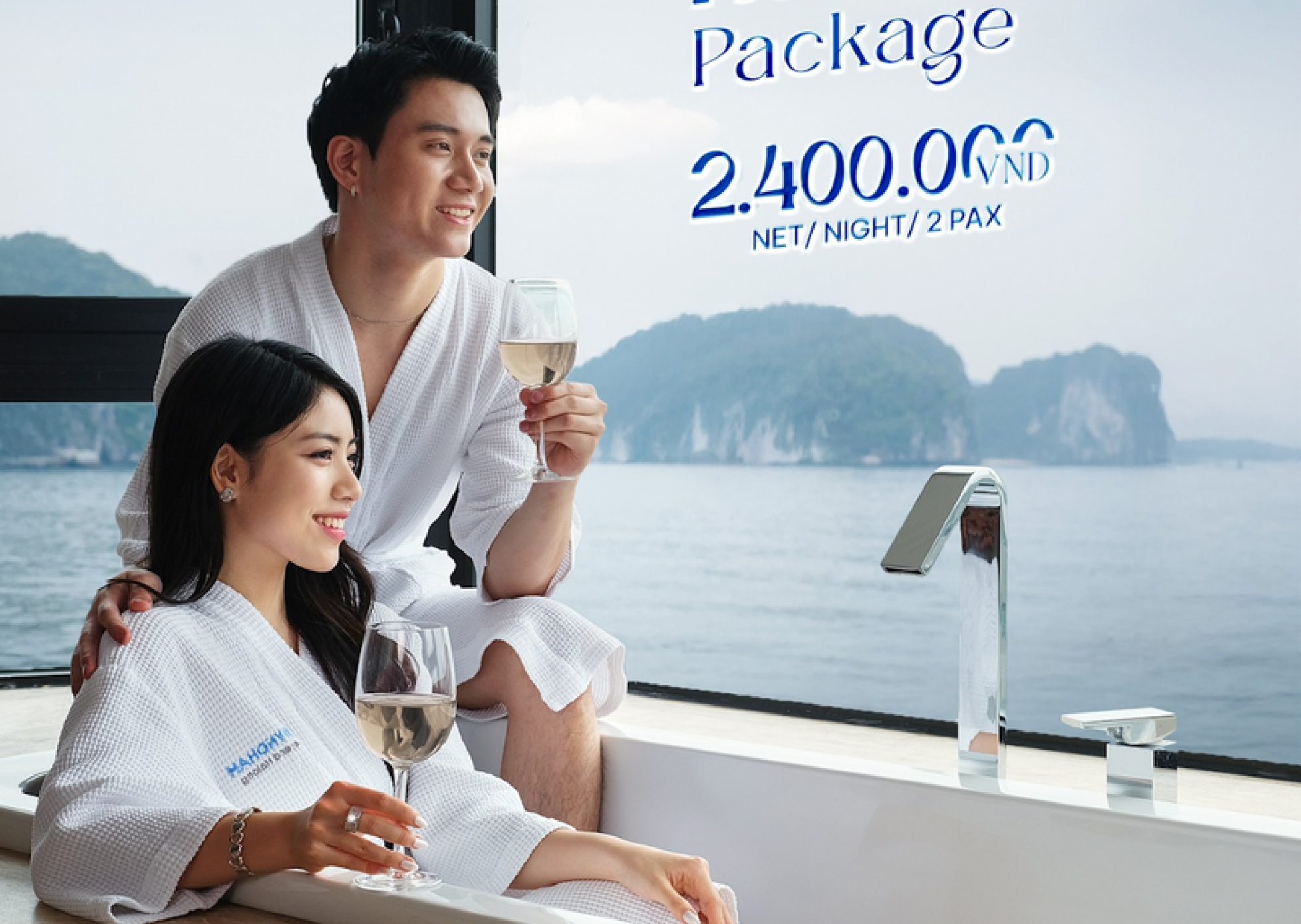 couples-traveling-in-ha-long-in-winter